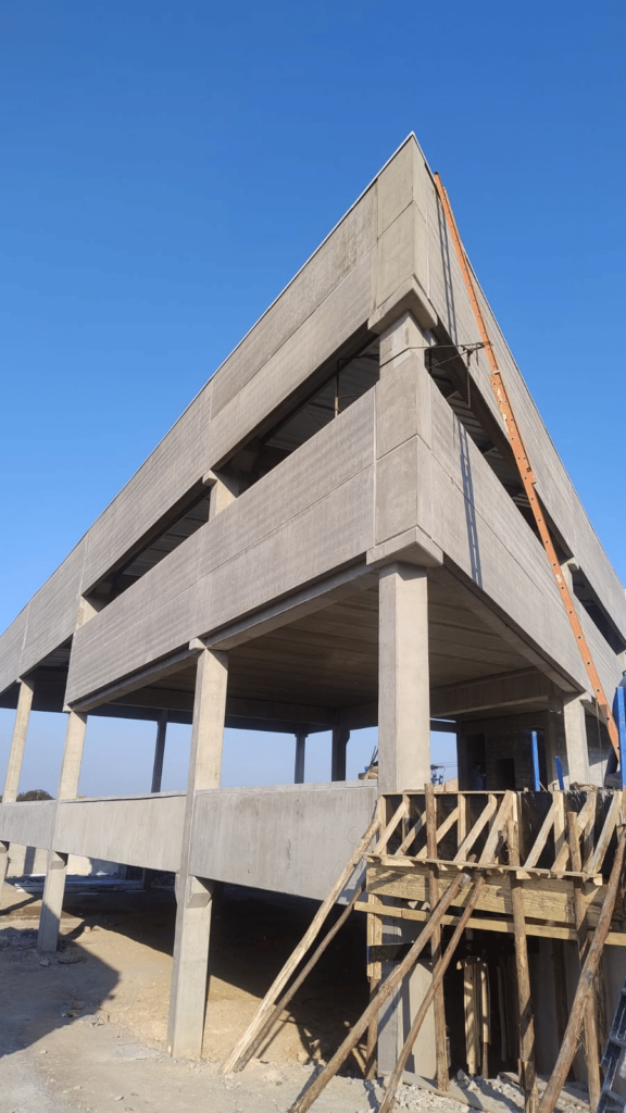 A Solve Brasil realizou uma obra comercial de alta tecnologia para a Internibra, utilizando soluções de construção avançadas para atender às exigências de uma estrutura moderna e eficiente. Este projeto comercial incorpora as mais modernas práticas de engenharia, garantindo durabilidade e desempenho para a infraestrutura.