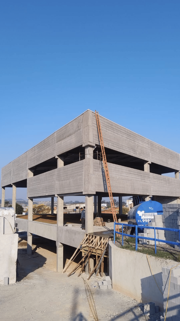 A Solve Brasil realizou uma obra comercial de alta tecnologia para a Internibra, utilizando soluções de construção avançadas para atender às exigências de uma estrutura moderna e eficiente. Este projeto comercial incorpora as mais modernas práticas de engenharia, garantindo durabilidade e desempenho para a infraestrutura.
