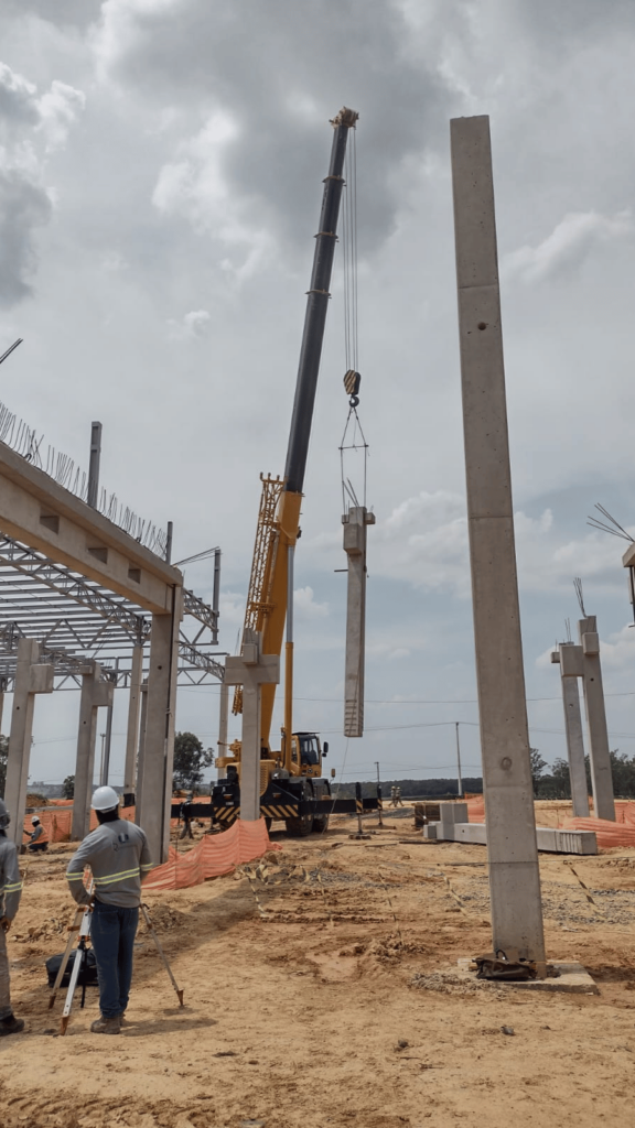 A Solve Brasil realizou uma obra industrial de alta tecnologia para a Monin, utilizando soluções de construção avançadas para atender às exigências de uma estrutura robusta e eficiente. Este projeto industrial incorpora as mais modernas práticas de engenharia, garantindo durabilidade e desempenho para a infraestrutura.